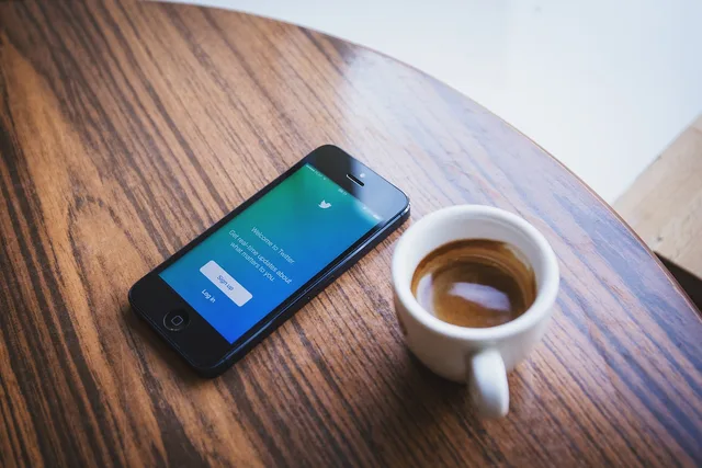 Fotografia che illustra Strategia social media per le PMI svizzere: definire obiettivi, target e KPI